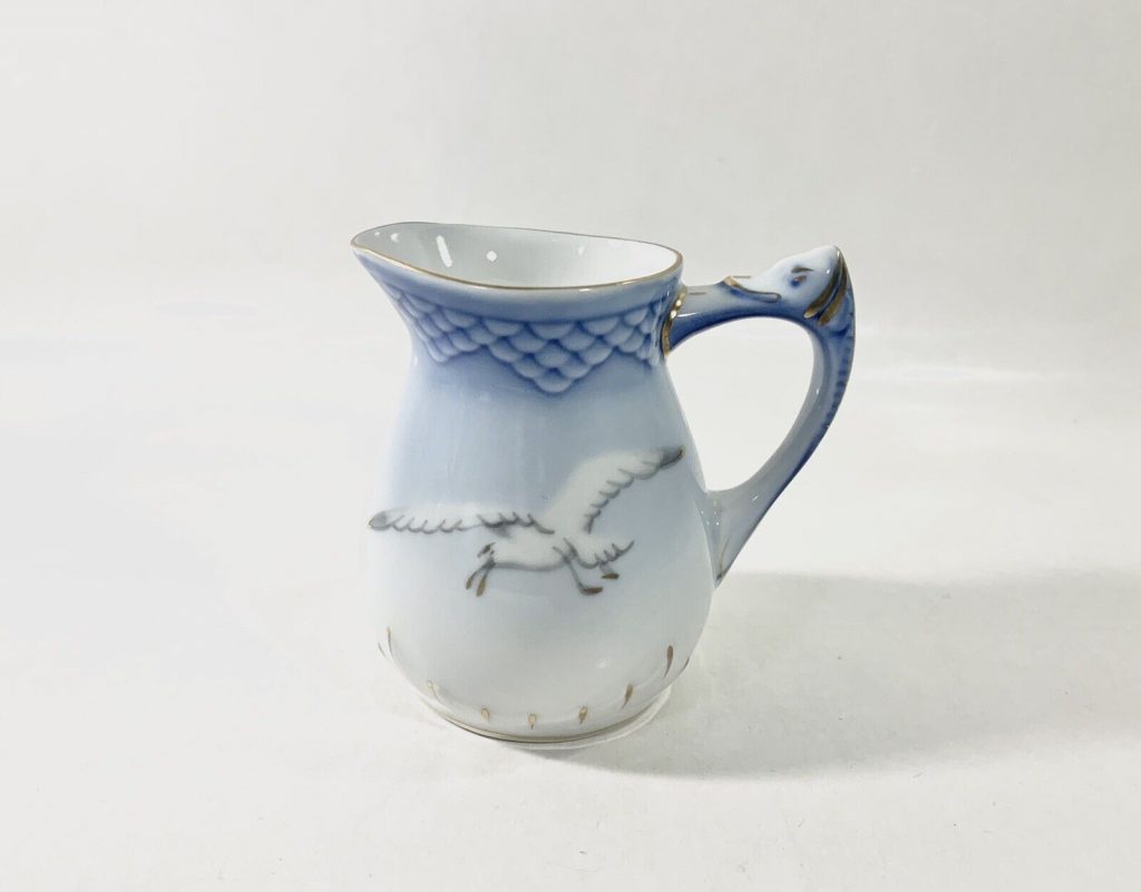 Bing & Grondahl Copenhagen Seagull Gold Rim Creamer Height 7,5 cm