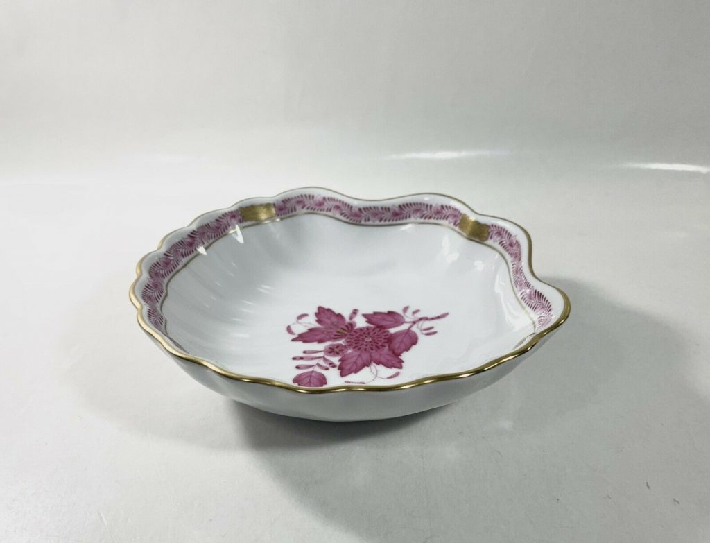 Herend Chinese Bouquet Raspberry Shell Bowl 7761 Hungary