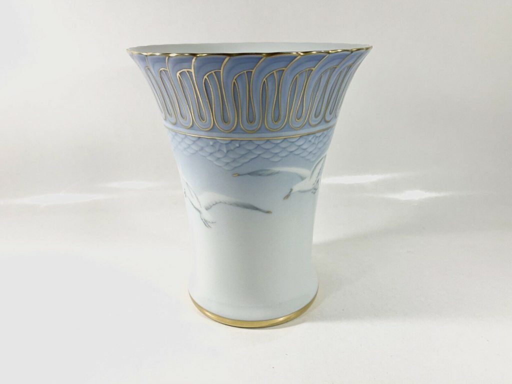 Bing & Grondahl Copenhagen Seagull Gold Rim Flower Vase 186