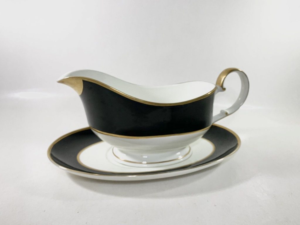 Mikasa Cathy Hardwick Onyx A6700 Gold Rim Gravy Boat