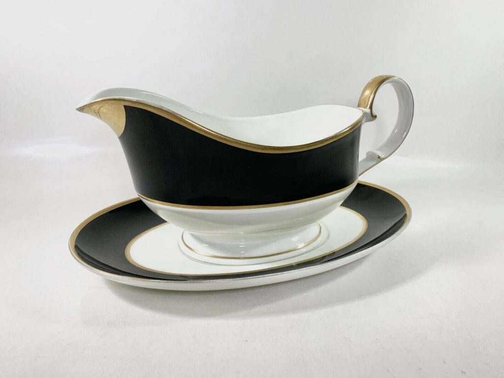 Mikasa Cathy Hardwick Onyx A6700 Gold Rim Gravy Boat