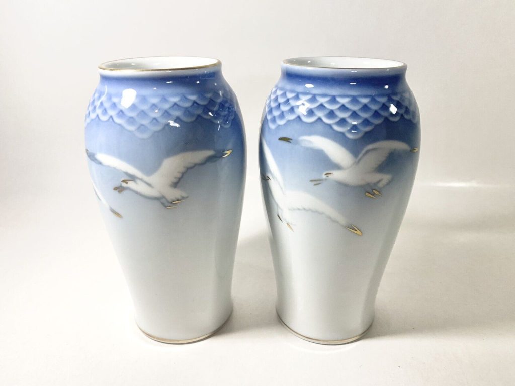 2x Bing & Grondahl Copenhagen Seagull Gold Rim Vase Set 678