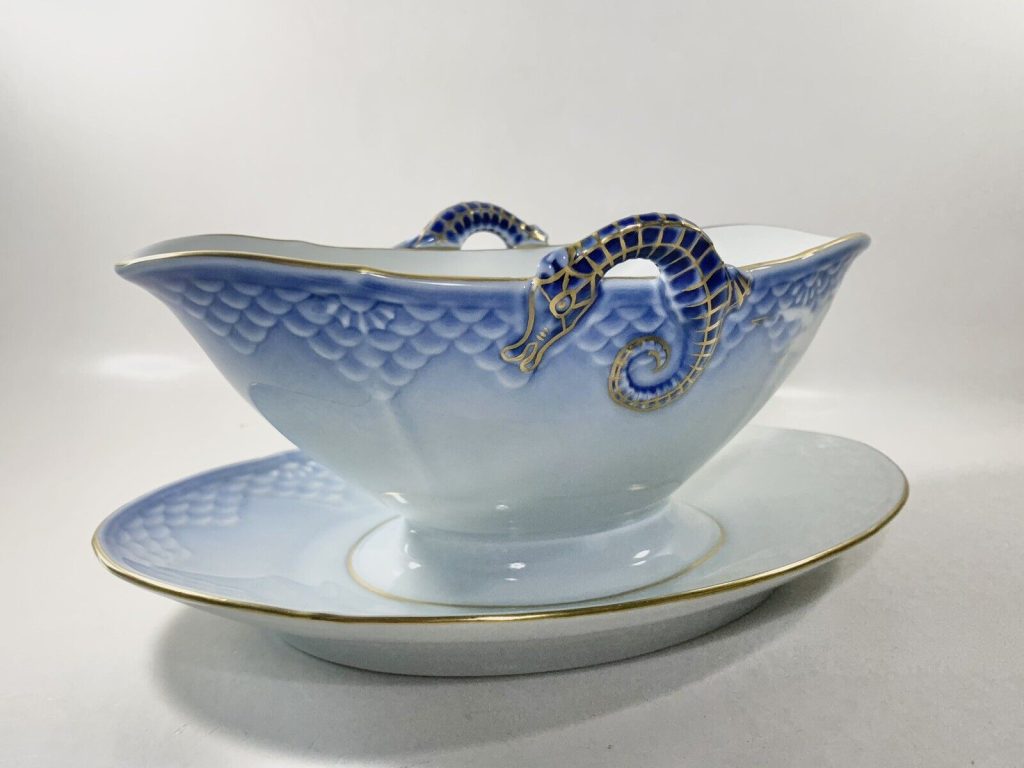 Bing & Grondahl Copenhagen Seagull Gold Rim Gravy Boat 311