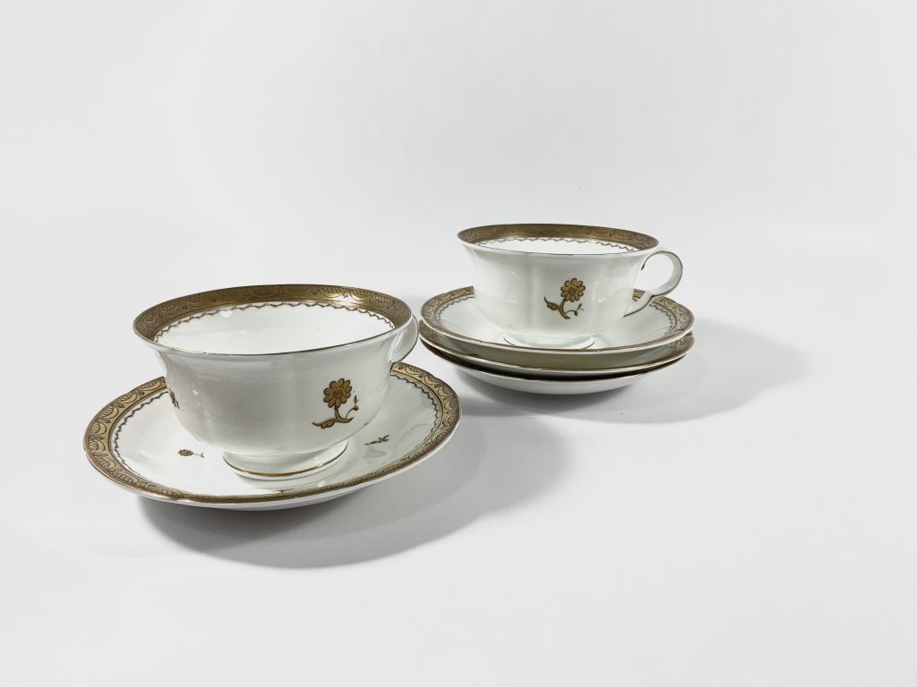 2x Gustavsberg Willhem Kage Ambassador Gold Tea Cups & Saucers 2x Extra Saucers