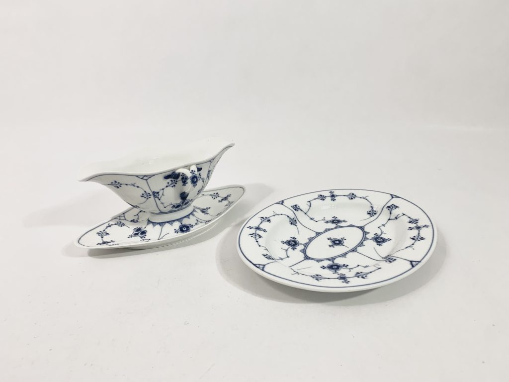 Royal Copenhagen Blue Fluted Plain 202 Gravy Boat & 96 Platter 1889 – 1922 CHIP