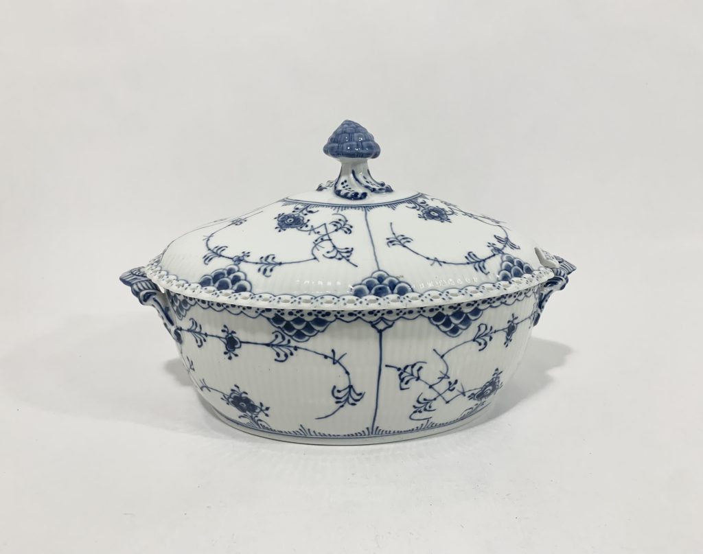Royal Copenhagen Blue Fluted Full Lace 1109 Oval Soup Tureen Bowl With Lid CHIP
