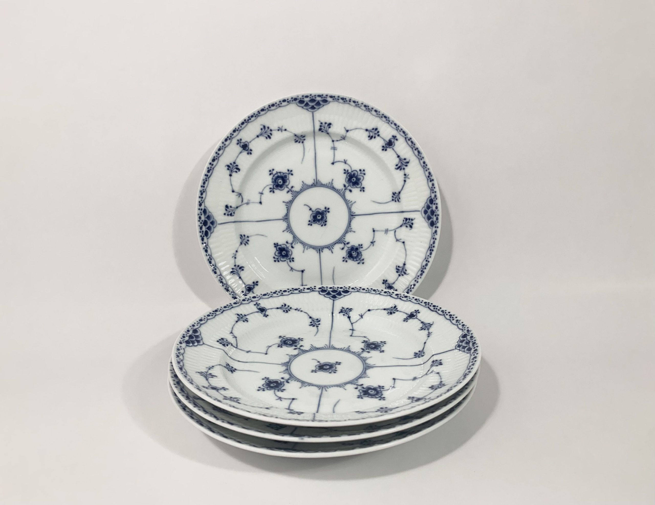 4x Royal Copenhagen Blue Fluted Half Lace 572 Luncheon Plates 22 cm 1939