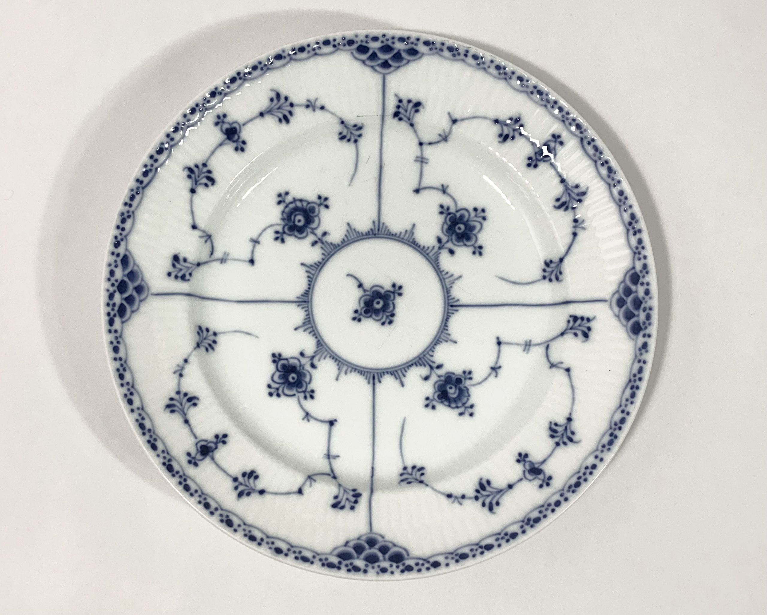 4x Royal Copenhagen Blue Fluted Half Lace 572 Luncheon Plates 22 cm 1939