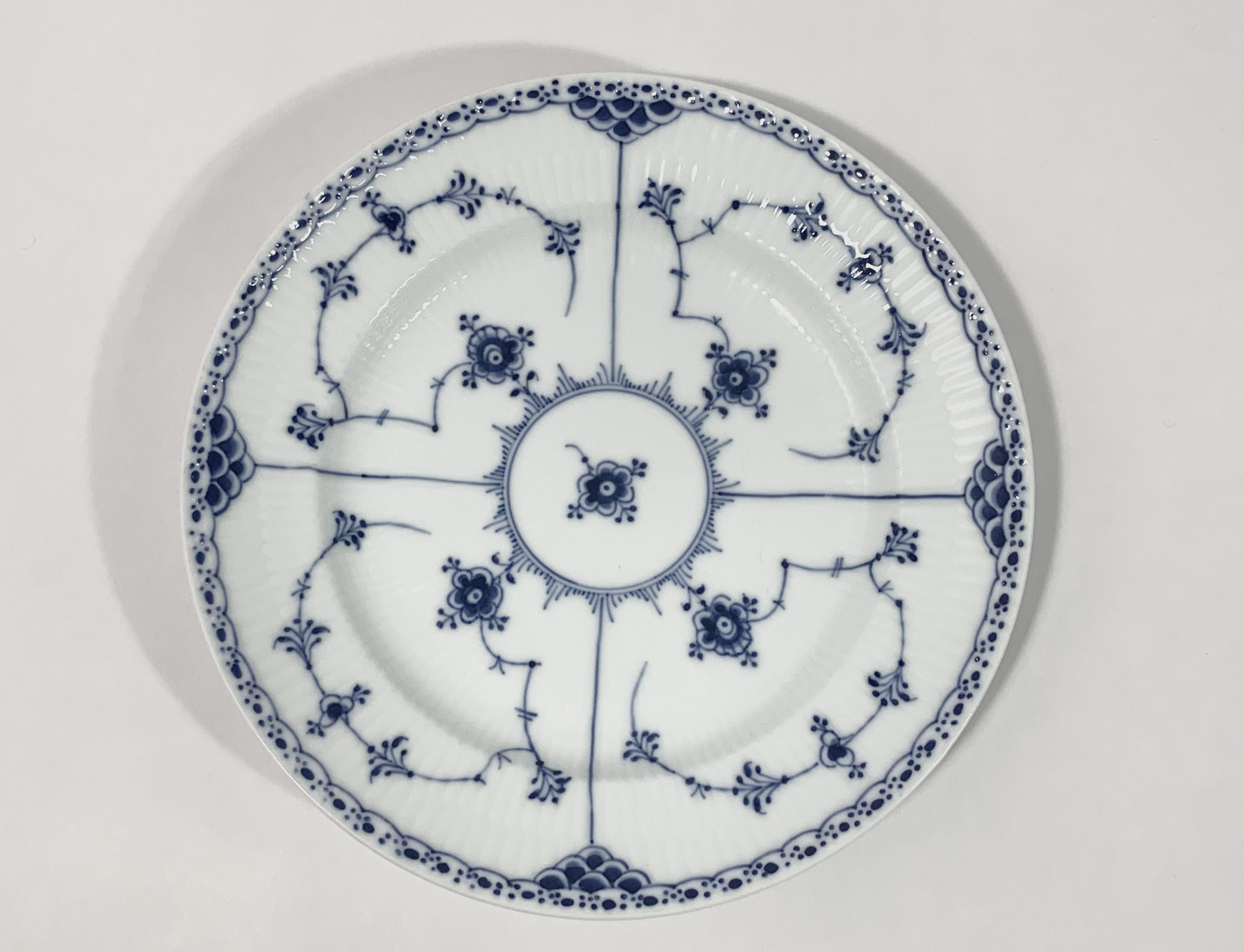 4x Royal Copenhagen Blue Fluted Half Lace 572 Luncheon Plates 22 cm 1939