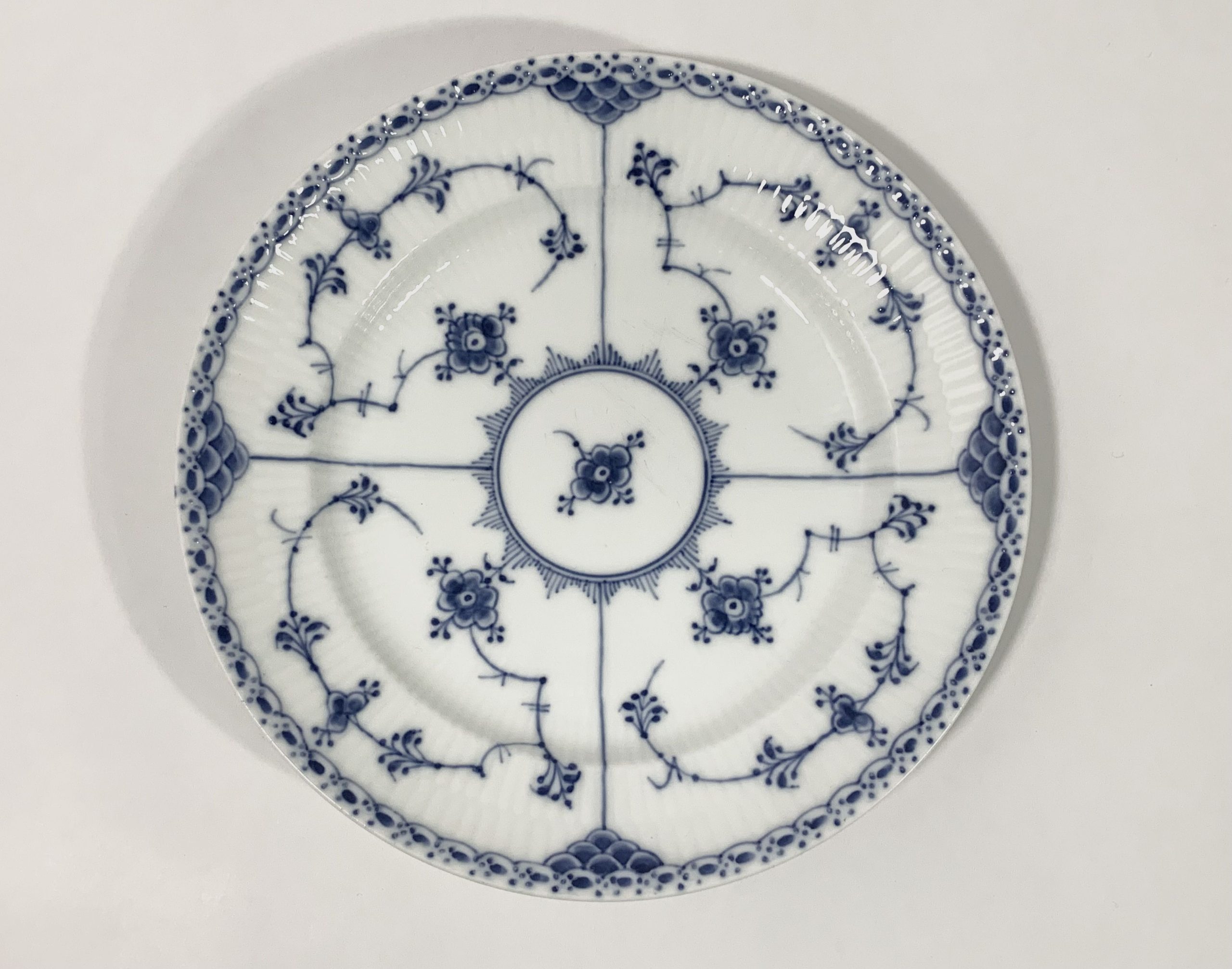 4x Royal Copenhagen Blue Fluted Half Lace 572 Luncheon Plates 22 cm 1939