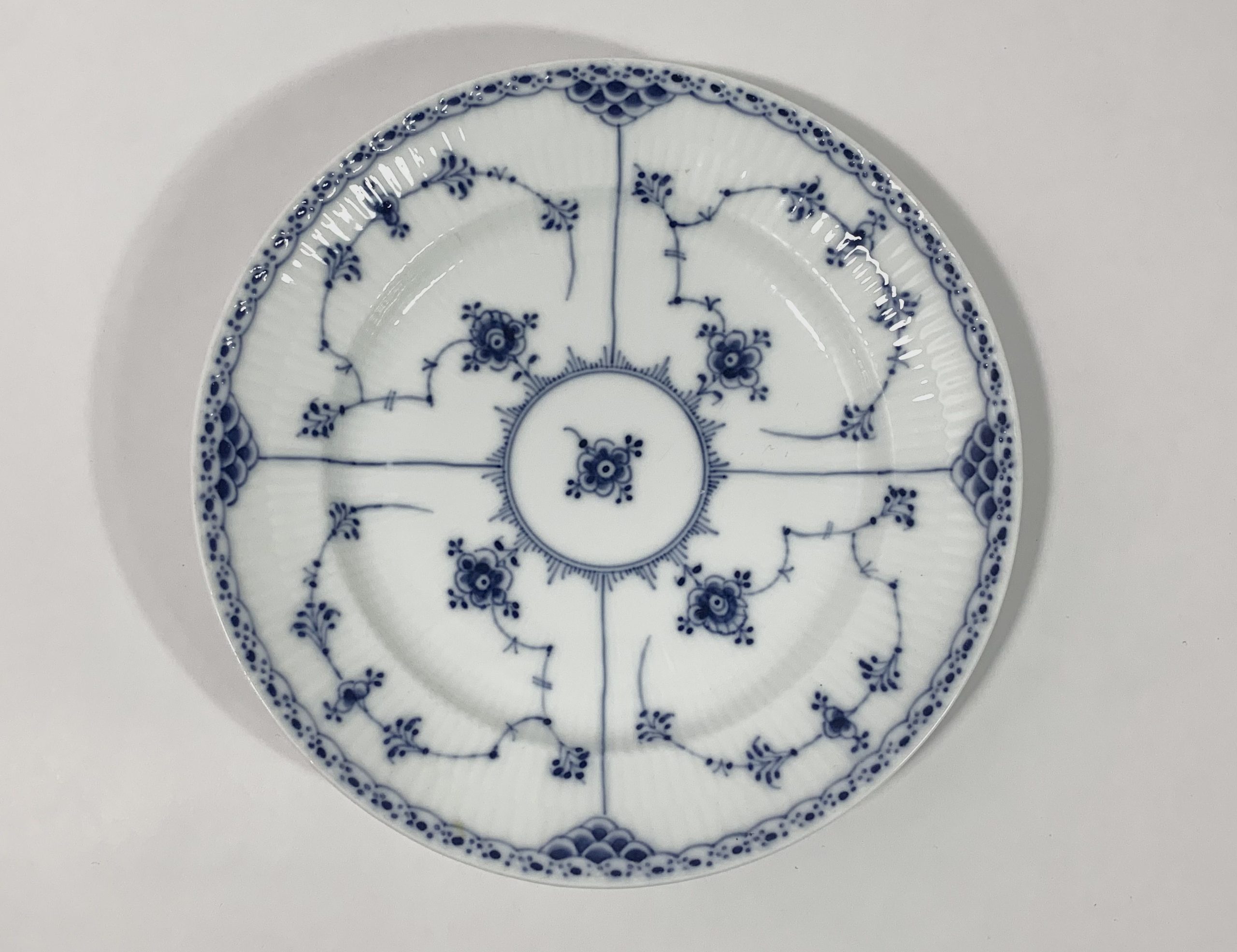 4x Royal Copenhagen Blue Fluted Half Lace 572 Luncheon Plates 22 cm 1939
