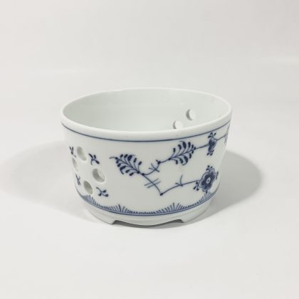 Royal Copenhagen Blue Fluted Half Lace 8797 Tea Warmer 1939