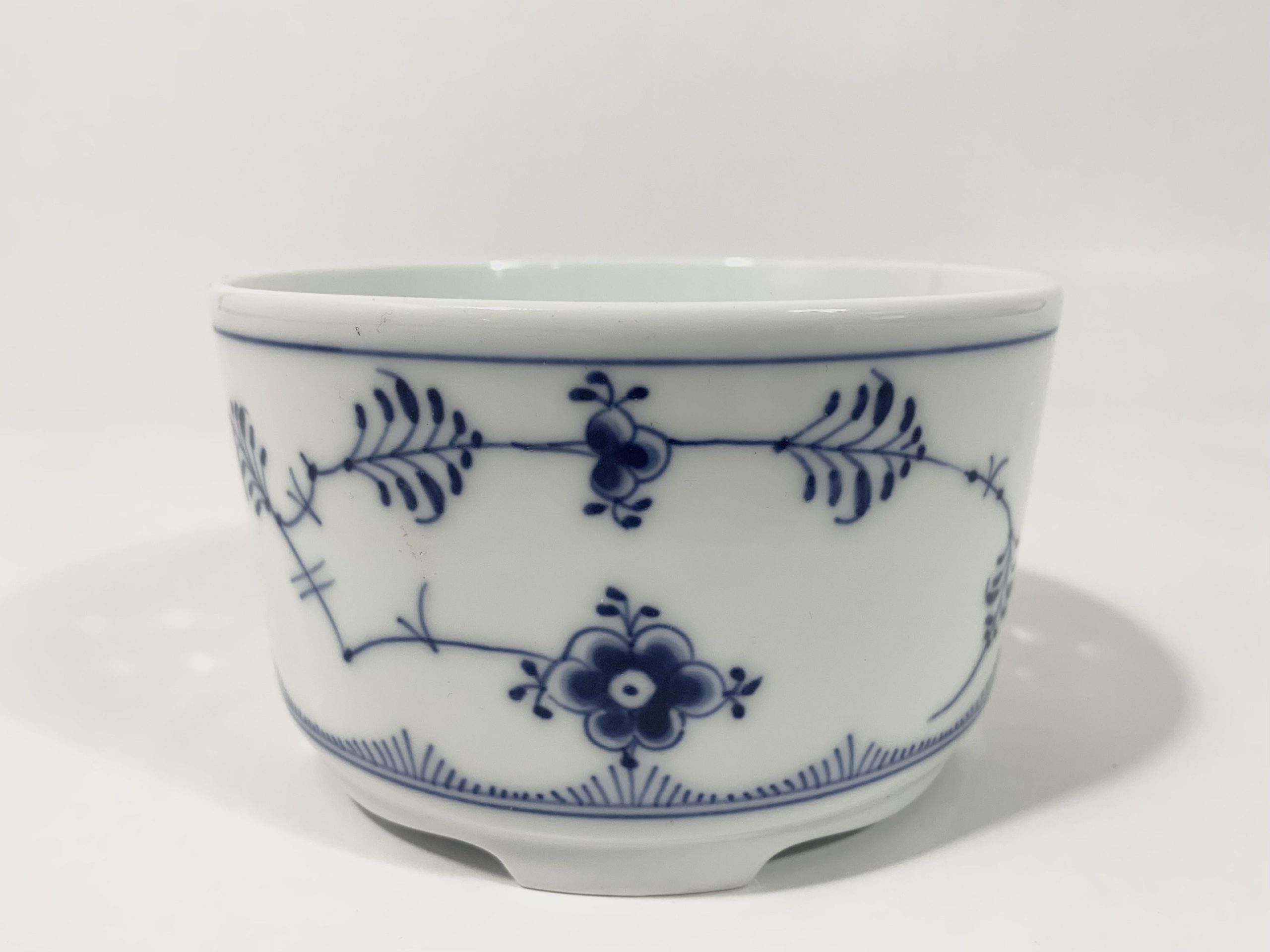 Royal Copenhagen Blue Fluted Half Lace 8797 Tea Warmer 1939