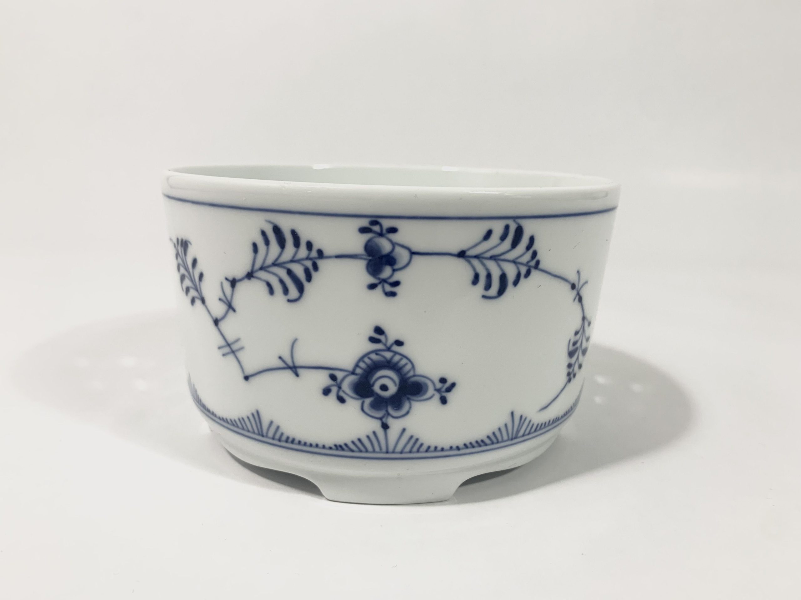 Royal Copenhagen Blue Fluted Half Lace 8797 Tea Warmer 1939