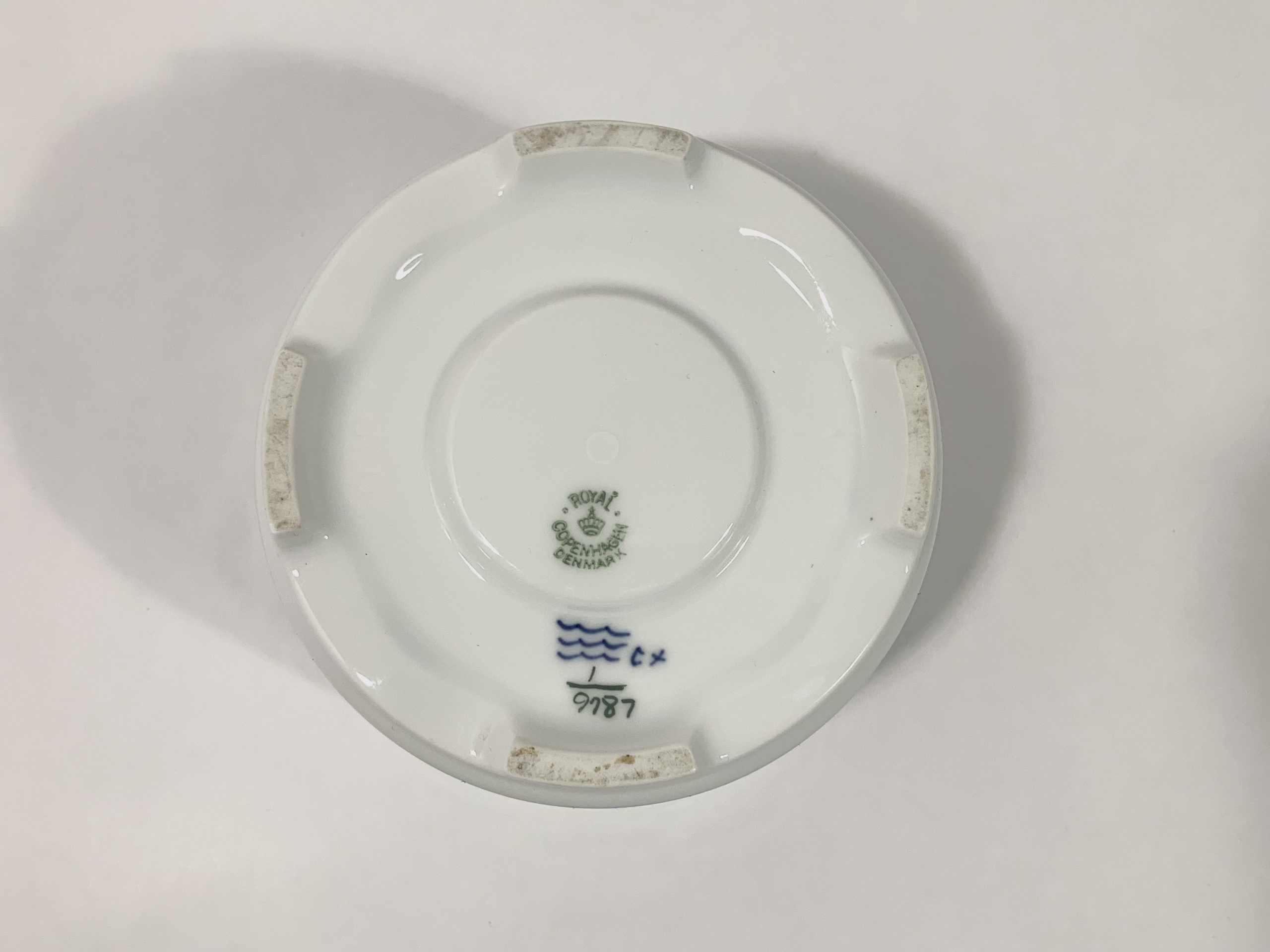 Royal Copenhagen Blue Fluted Half Lace 8797 Tea Warmer 1939