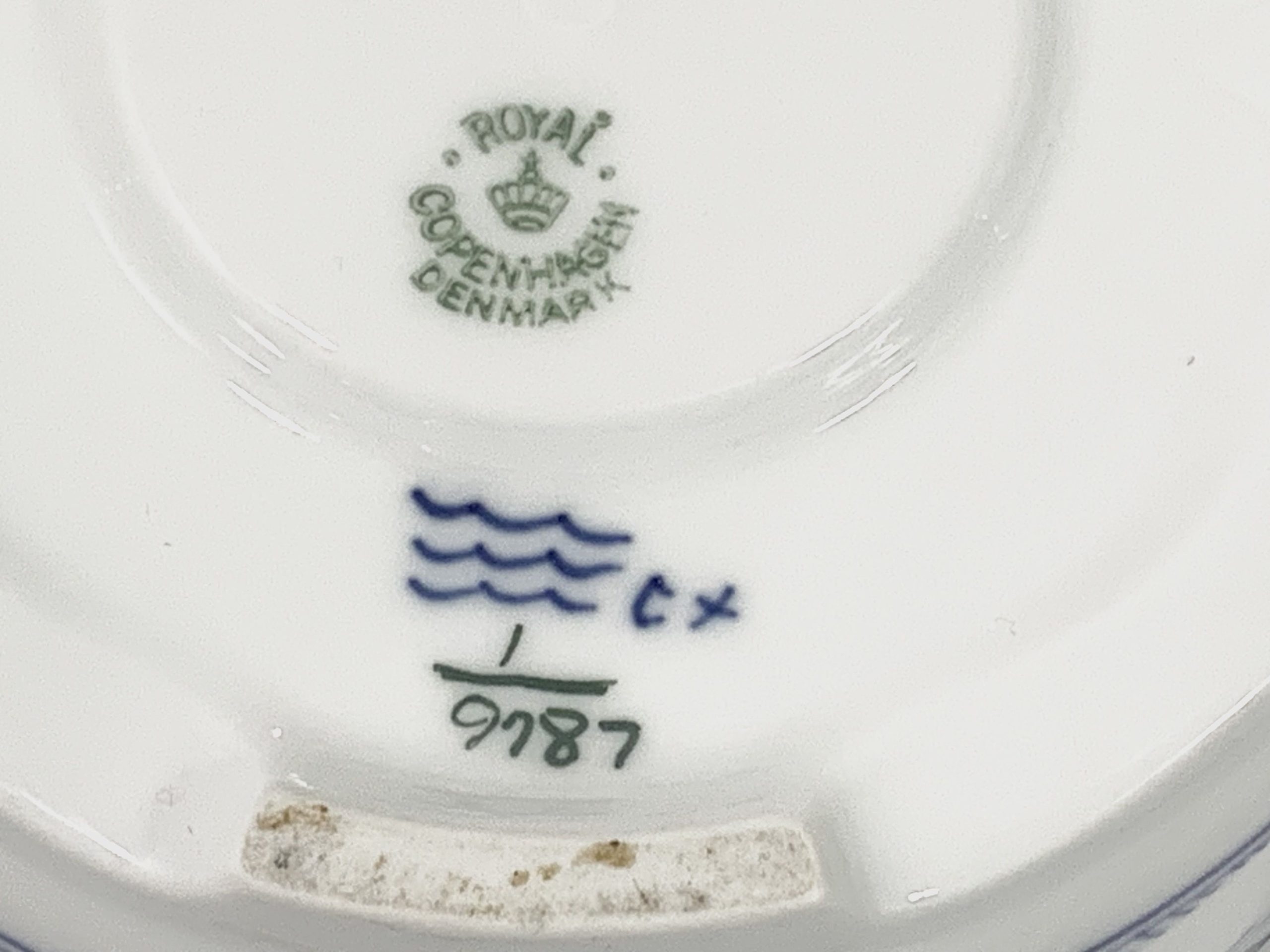 Royal Copenhagen Blue Fluted Half Lace 8797 Tea Warmer 1939