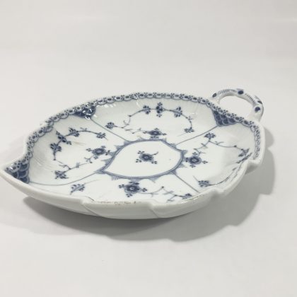 Royal Copenhagen Blue Fluted Half Lace 549 Large Leaf Bowl 26,5 cm 1923 - 1934