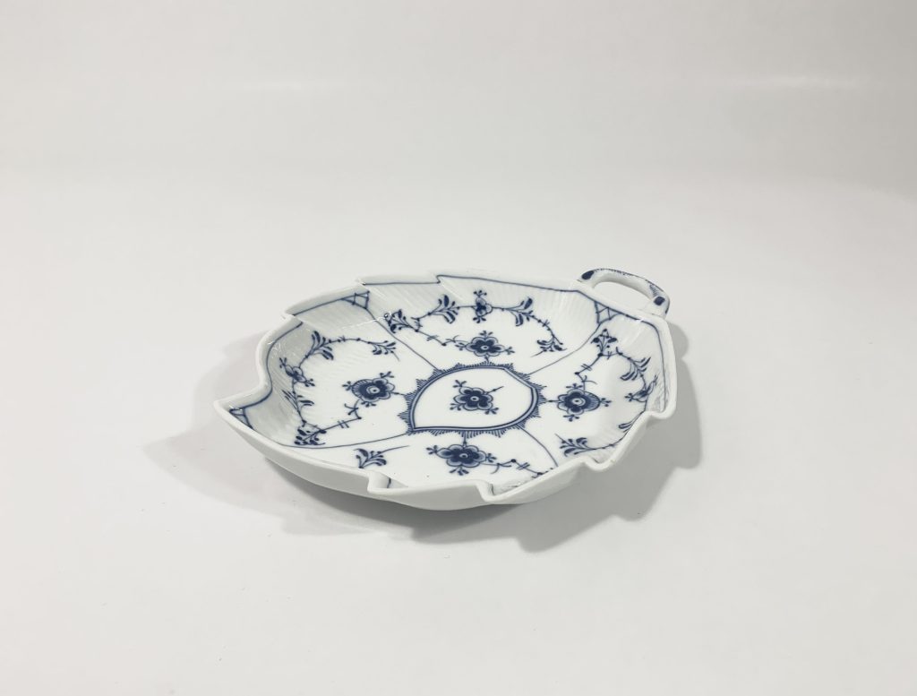 Royal Copenhagen Blue Fluted Plain 144 Leaf Bowl 23 cm 1889 – 1922