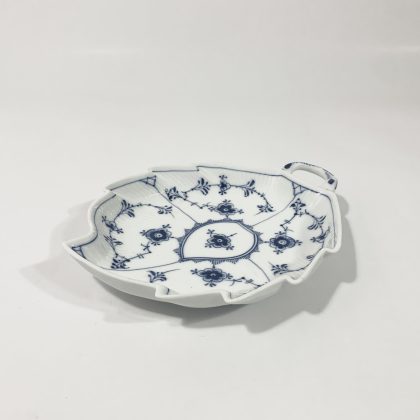 Royal Copenhagen Blue Fluted Plain 144 Leaf Bowl 23 cm 1889 – 1922