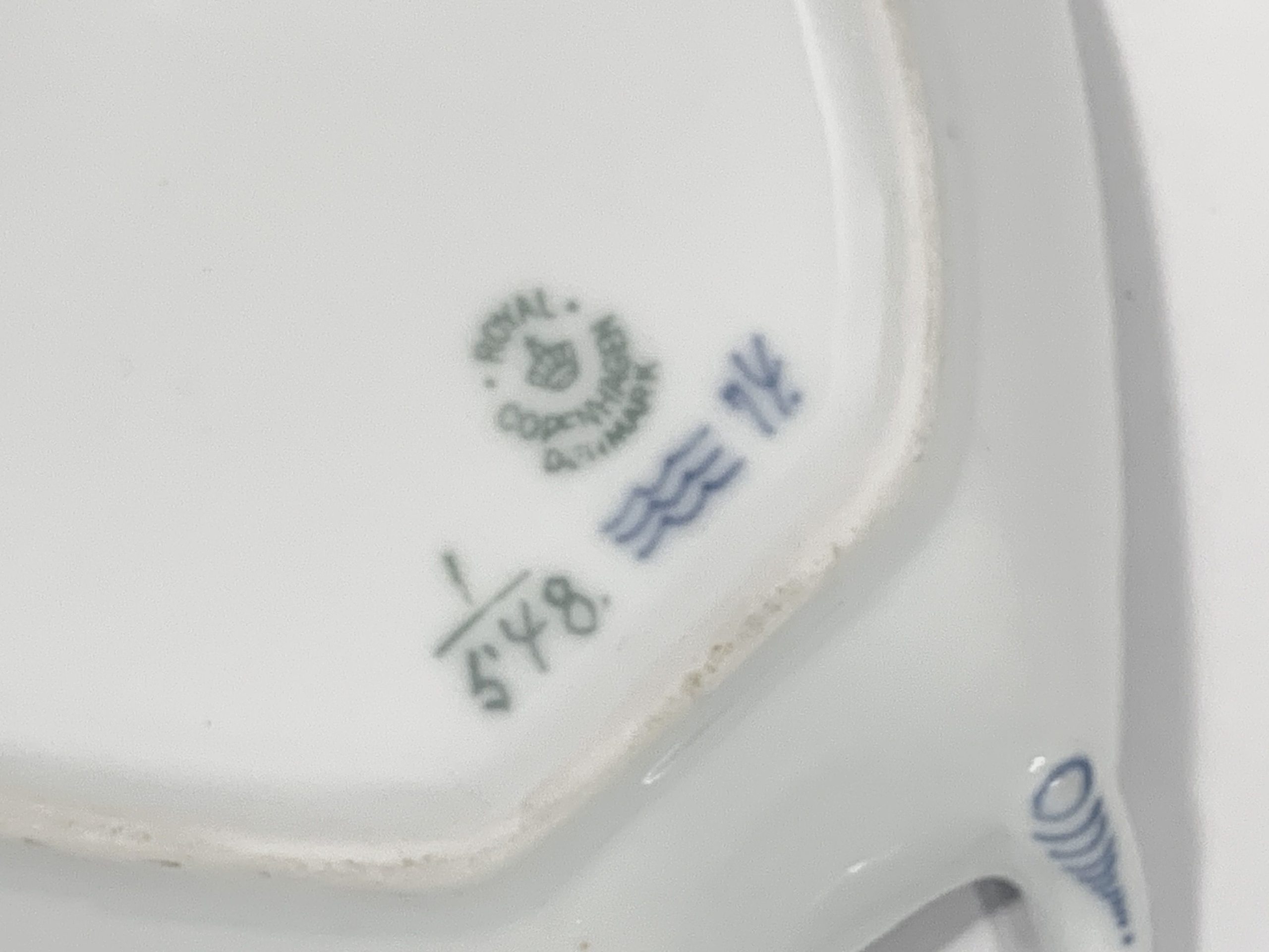 Royal Copenhagen Blue Fluted Half Lace 548 Leaf Bowl 23 cm 1923 - 1934