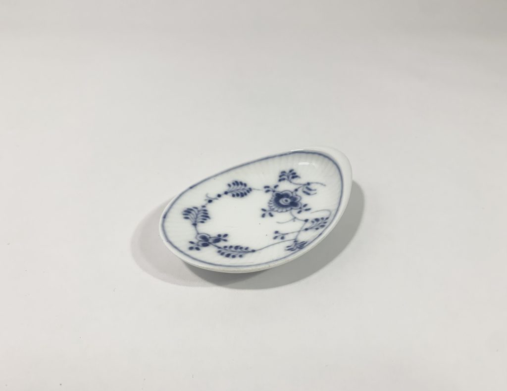 Royal Copenhagen Blue Fluted Plain 2184 Oyster Phat Dish 1923 - 1934