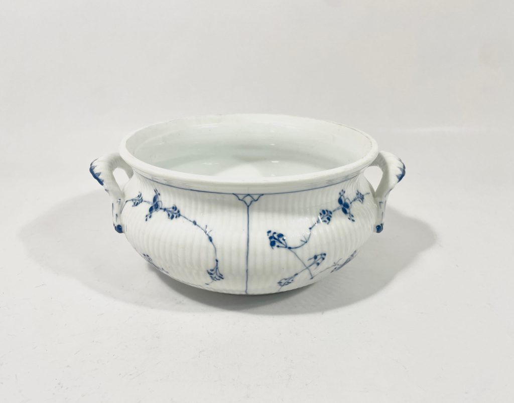 Royal Copenhagen Blue Fluted Plain 222 Round Soup Tureen No Lid 1889 – 1922