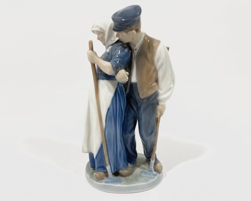 Royal Copenhagen 1300 Harvest Group Couple Old 1923