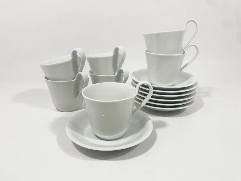 7x Royal Copenhagen High Handle 093 Coffee Cups and 094 Saucers 1x cup chip