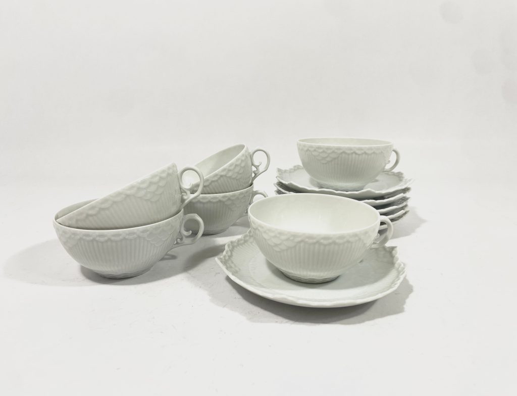 Royal Copenhagen Full Lace White 081 (1130) Tea Cups & Saucers 082 1x chip